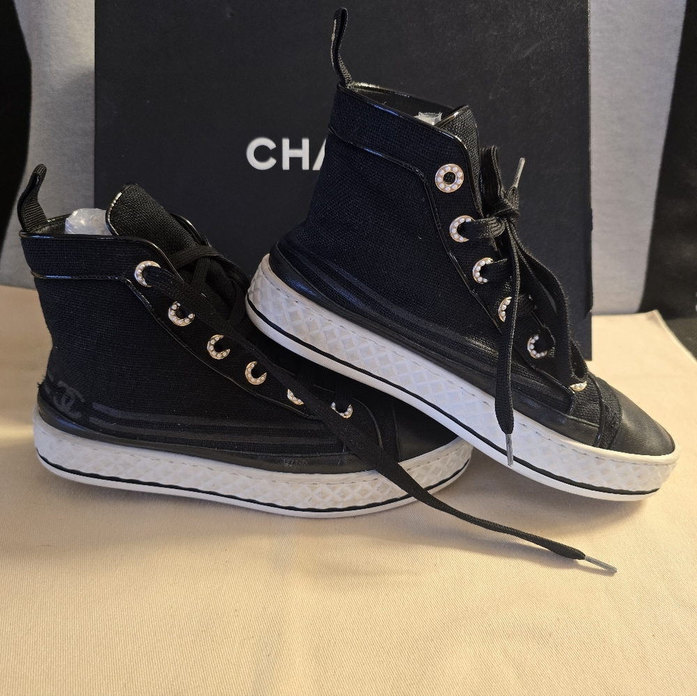 CHANEL Size 5 High-Top Sneakers